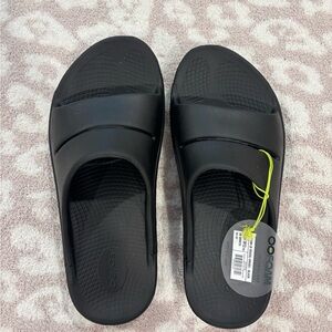 OOFOS Black Comfort Slides